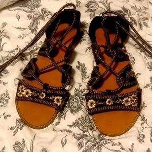 Unique forever 21 flat sandals w/lace up strings